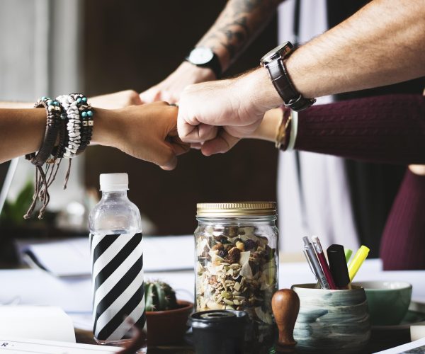 Trend-Following vs Counter-Trend Strategies: Understanding Two Opposite Trading Approaches